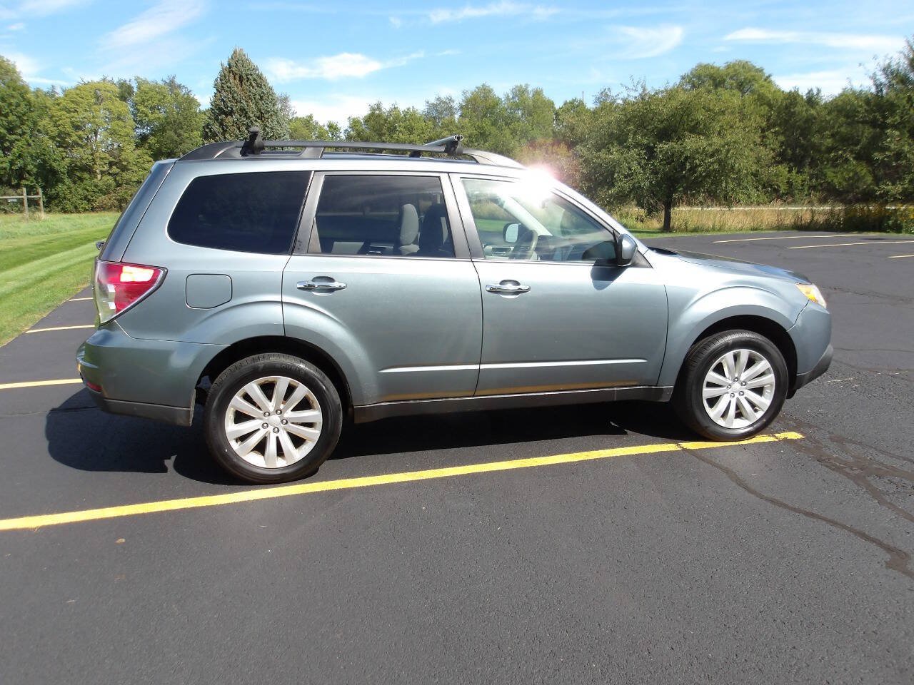 Used 2013 Subaru Forester 2.5X Premium w/ All-Weather Pkg AWD/4WD image 11