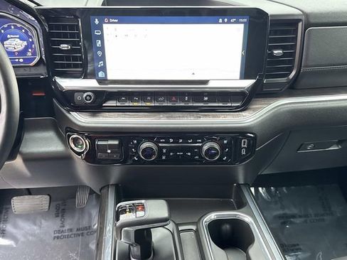 Used 2025 Chevrolet Silverado 1500 LTZ AWD/4WD image 30