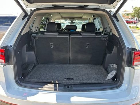 Used 2024 Volkswagen Atlas SE w/ Panoramic Sunroof Package FWD image 22