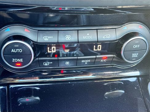 Used 2019 INFINITI QX30 image 16