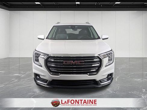 Used 2024 GMC Terrain SLT image 8