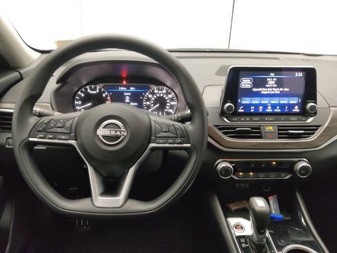 Used 2024 Nissan Altima 2.5 SV image 22