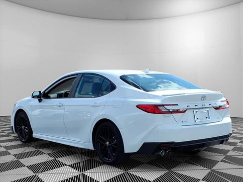 Used 2025 Toyota Camry SE w/ Convenience Package image 8