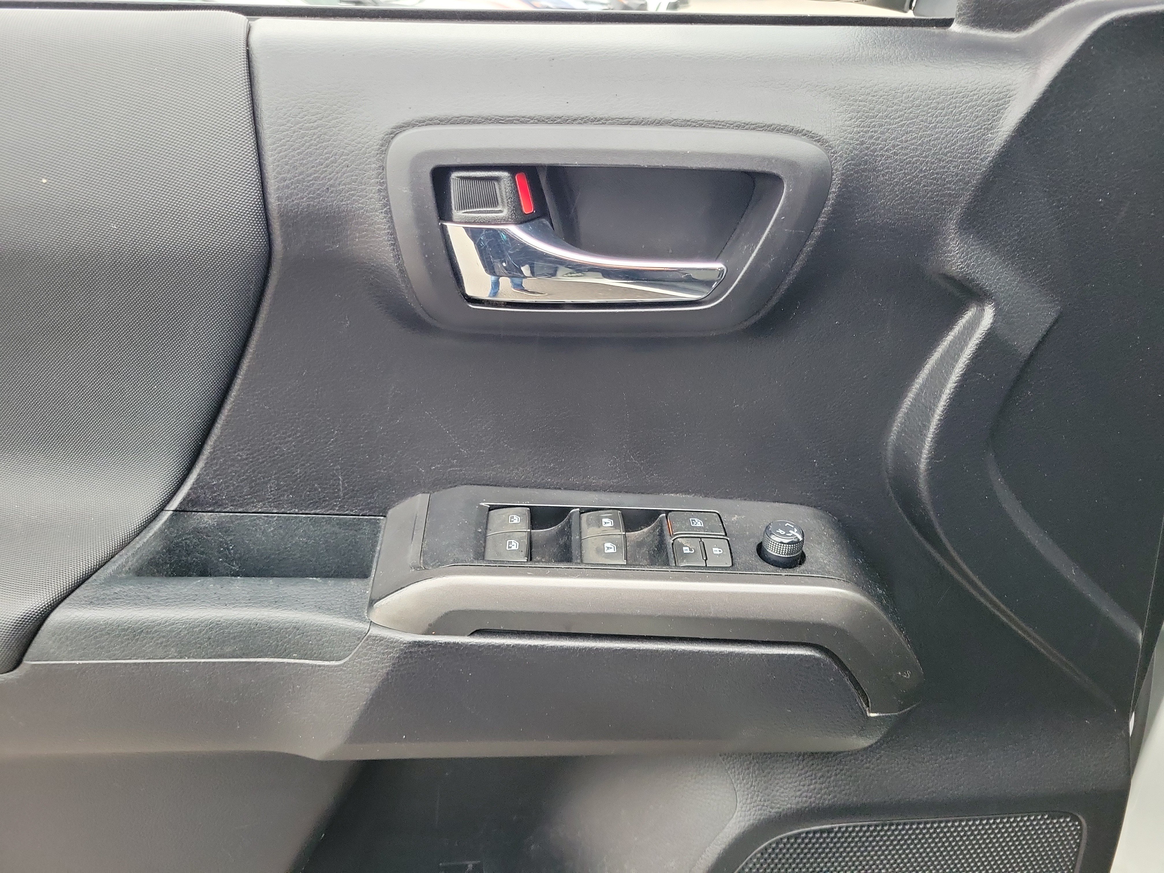 Used 2021 Toyota Tacoma TRD Off-Road AWD/4WD image 17
