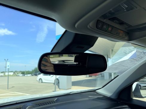 Used 2023 Chevrolet Equinox Premier FWD image 21