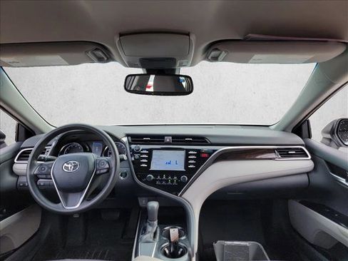 Used 2018 Toyota Camry LE image 17
