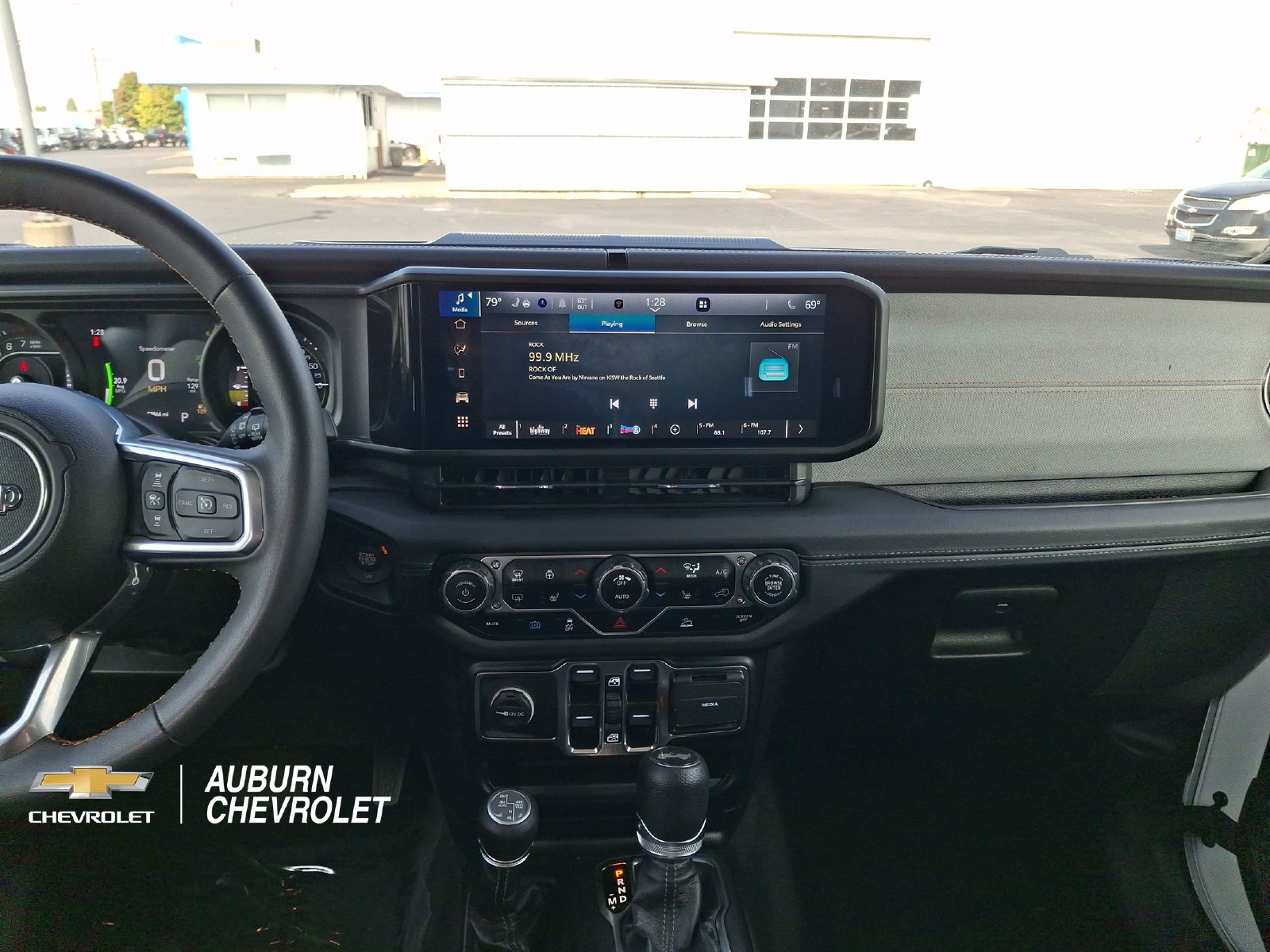 Used 2024 Jeep Wrangler Unlimited Sahara AWD/4WD image 11