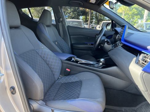 Used 2020 Toyota C-HR XLE FWD image 31