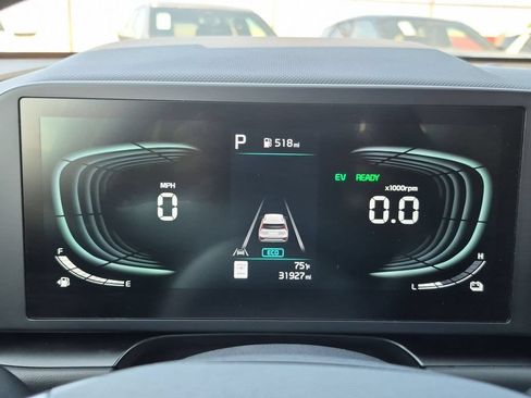 Used 2025 Kia Niro LX FWD image 16