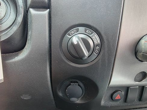 Used 2010 Nissan Titan SE w/ SE Value Truck Pkg AWD/4WD image 14