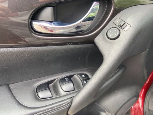 Used 2019 Nissan Rogue SV image 11