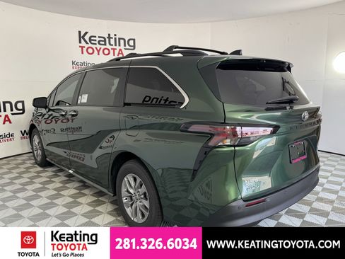 New 2026 Toyota Sienna XLE FWD image 10