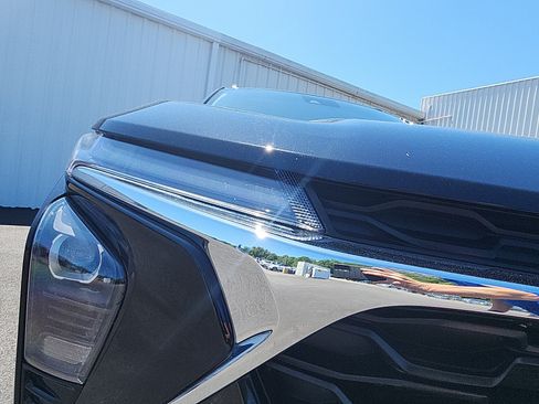 Used 2024 Chevrolet Trax LT w/ Driver Confidence Package FWD image 12