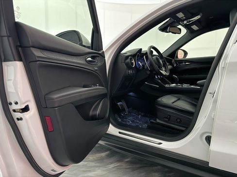 Used 2023 Alfa Romeo Stelvio Sprint AWD/4WD image 16