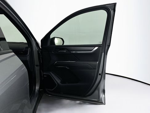 Used 2025 GMC Acadia Elevation image 33