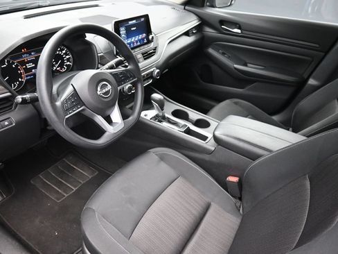 Used 2025 Nissan Altima 2.5 SV FWD image 22