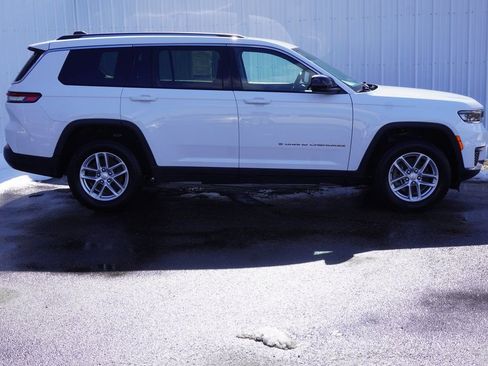 Used 2023 Jeep Grand Cherokee L Laredo image 2
