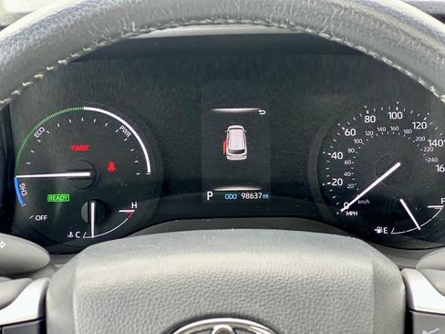 Used 2022 Toyota Sienna XLE image 18