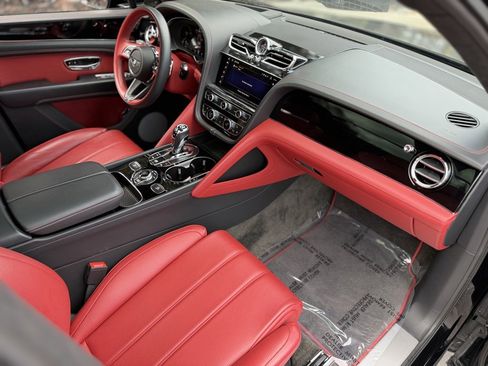 Used 2023 Bentley Bentayga image 30