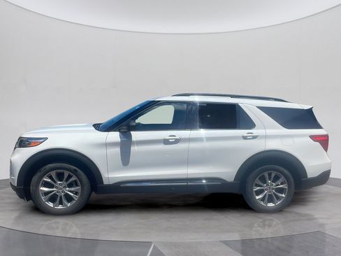 Used 2024 Ford Explorer XLT w/ Equipment Group 202A AWD/4WD image 2