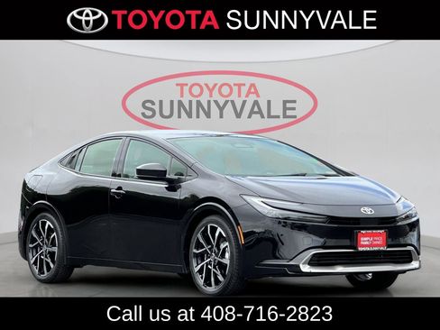 Used 2024 Toyota Prius Prime Premium FWD image 11