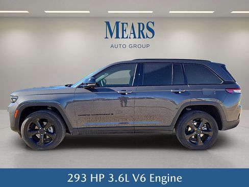 Used 2023 Jeep Grand Cherokee Altitude image 3