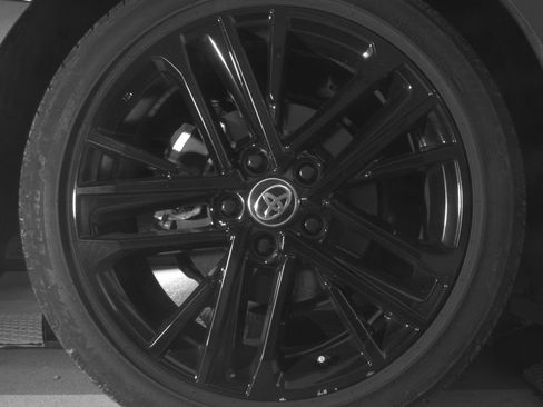 Used 2020 Toyota Camry XSE FWD image 32