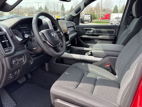 New 2026 RAM 1500 4x4 Crew Cab image 7