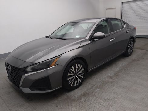 Used 2023 Nissan Altima 2.5 SV image 2