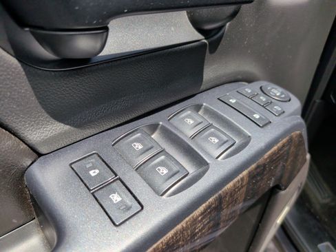 Used 2016 GMC Sierra 2500 Denali w/ Duramax Plus Package AWD/4WD image 30
