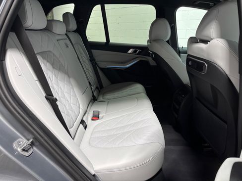 Used 2024 BMW X5 xDrive40i w/ M Sport Package AWD/4WD image 39