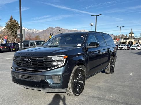 Used 2025 Ford Expedition Max Platinum w/ Stealth Appearance Package image 4