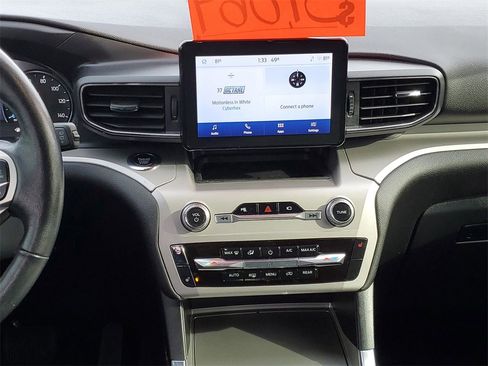 Used 2023 Ford Explorer XLT w/ Equipment Group 202A image 30