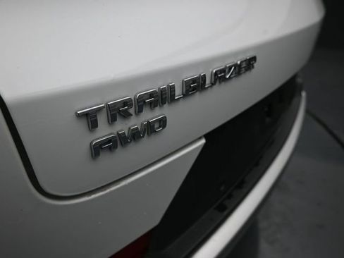 Used 2025 Chevrolet TrailBlazer LT w/ Driver Confidence Package image 10