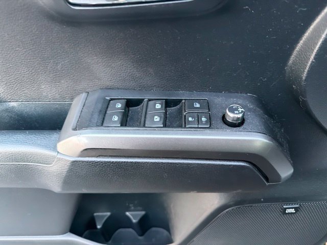 Used 2018 Toyota Tacoma TRD Sport AWD/4WD image 19