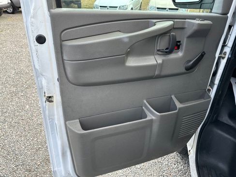 Used 2013 Chevrolet Express 2500 image 18