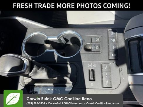 Used 2020 Toyota Highlander XLE AWD/4WD image 13