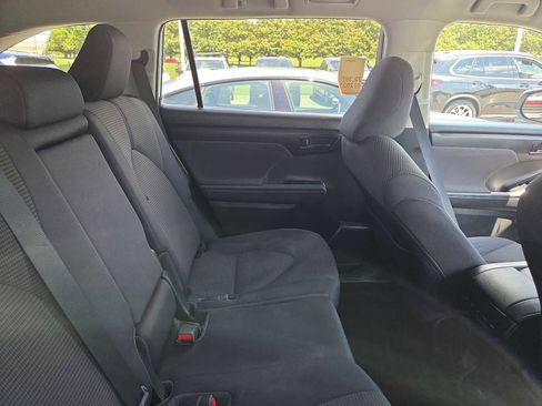 Used 2023 Toyota Highlander L FWD image 11
