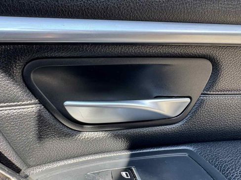 Used 2017 BMW 330i Sedan RWD image 32