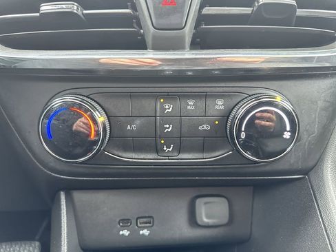 Used 2025 Buick Encore GX Preferred image 28