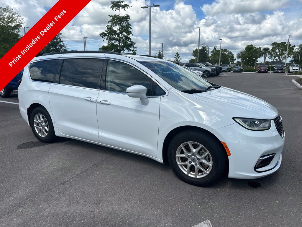Used 2022 Chrysler Pacifica Touring-L FWD image 4