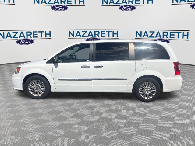 Used 2016 Chrysler Town & Country Limited FWD image 4