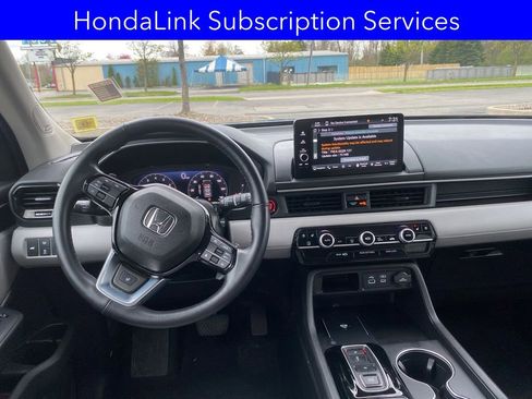 Used 2025 Honda Pilot Elite image 17