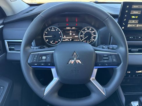 New 2025 Mitsubishi Outlander ES image 15