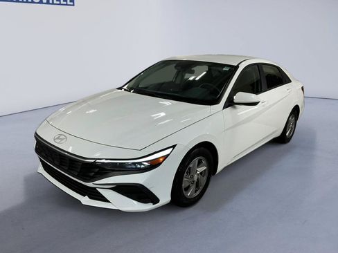 Certified 2025 Hyundai Elantra SE FWD image 2