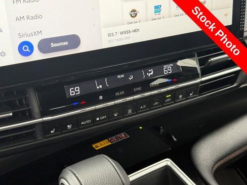 Used 2025 Toyota Sienna Platinum image 29