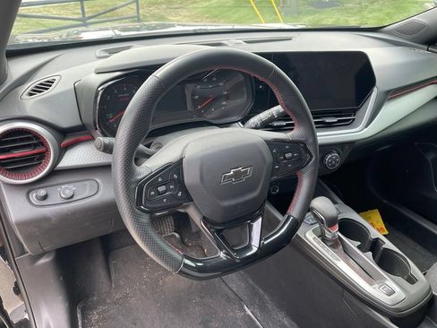 Used 2024 Chevrolet Trax RS w/ Driver Confidence Package FWD image 9
