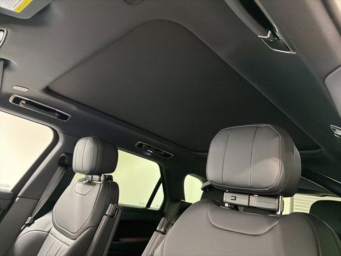 New 2025 Land Rover Range Rover Sport SE image 19