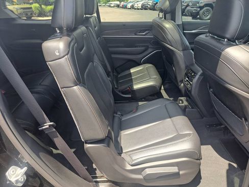 Certified 2023 Jeep Grand Cherokee L Limited w/ Luxury Tech Group II AWD/4WD image 39