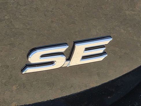 Used 2024 Toyota Camry SE FWD image 11